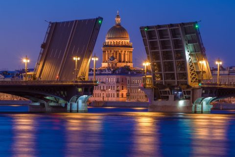 Прогулка с разводными мостами и выходом в Финский залив