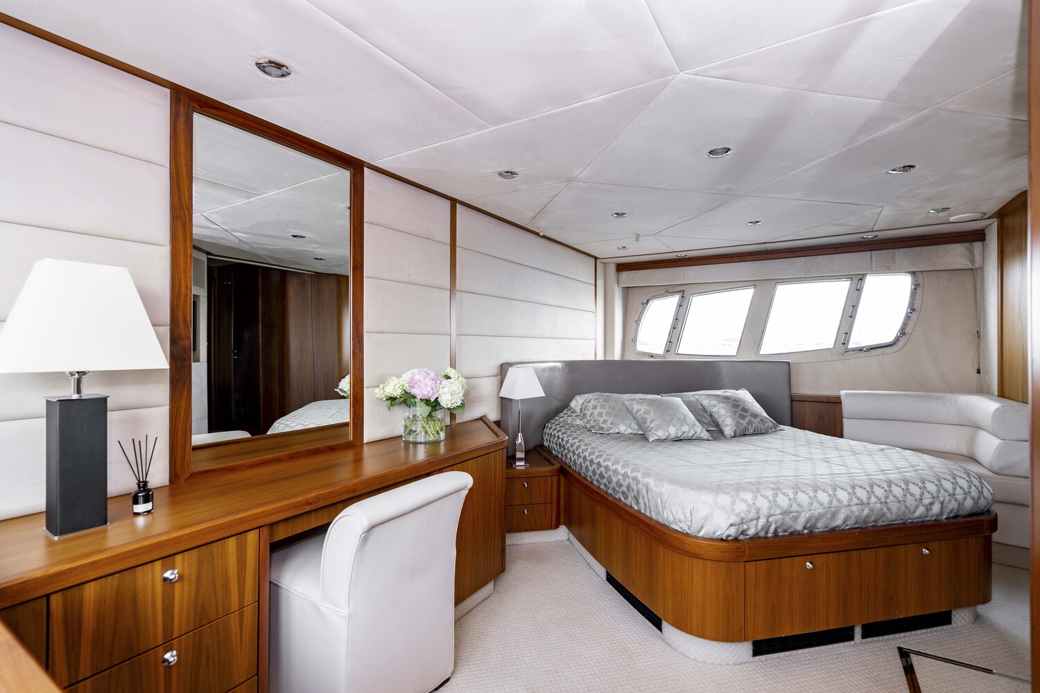 Sunseeker 70 Pallada / Сансикер 70 Паллада