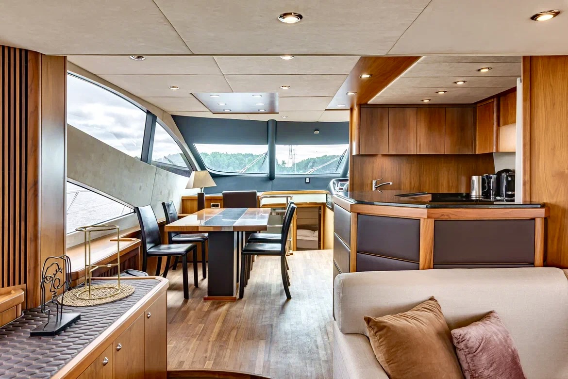 Sunseeker 70 Pallada / Сансикер 70 Паллада