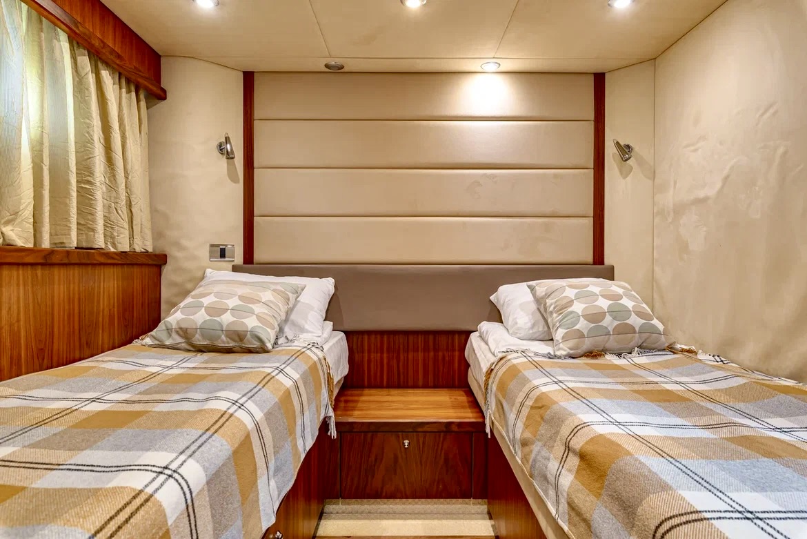 Sunseeker 70 Pallada / Сансикер 70 Паллада