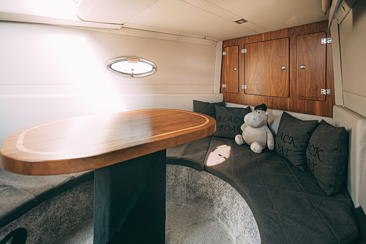 Velvette 33 Black Boat / Блэк Боат