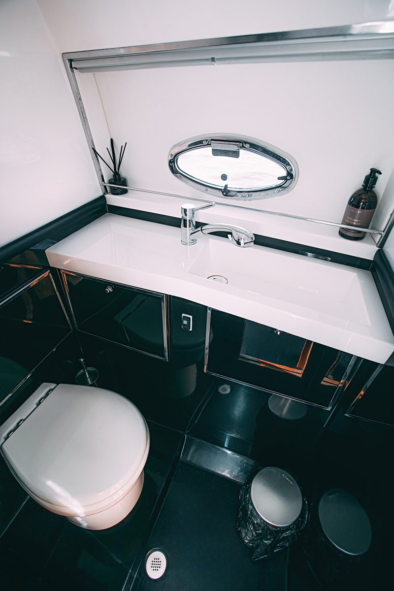 Velvette 33 Black Boat / Блэк Боат