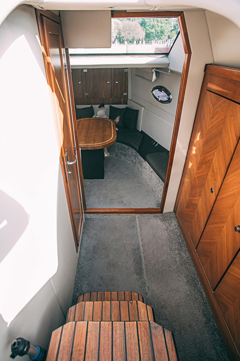 Velvette 33 Black Boat / Блэк Боат