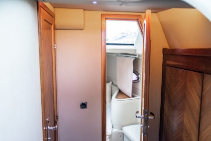 Velvette 33 Black Boat