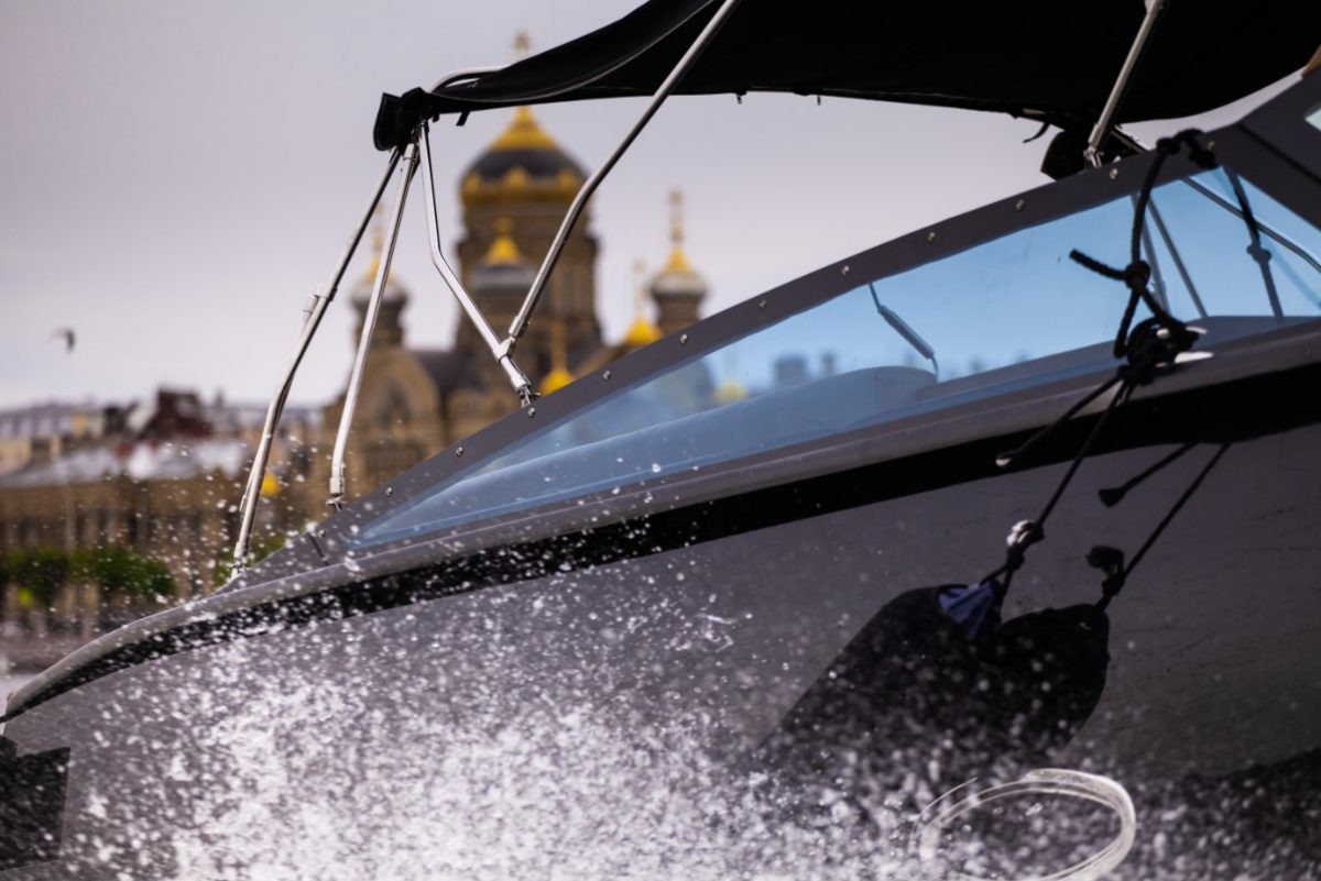 Velvette 33 Black Boat