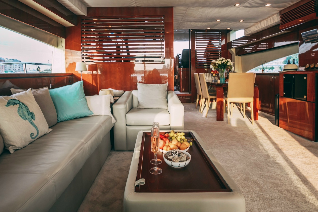 Аврора (Fairline 68)