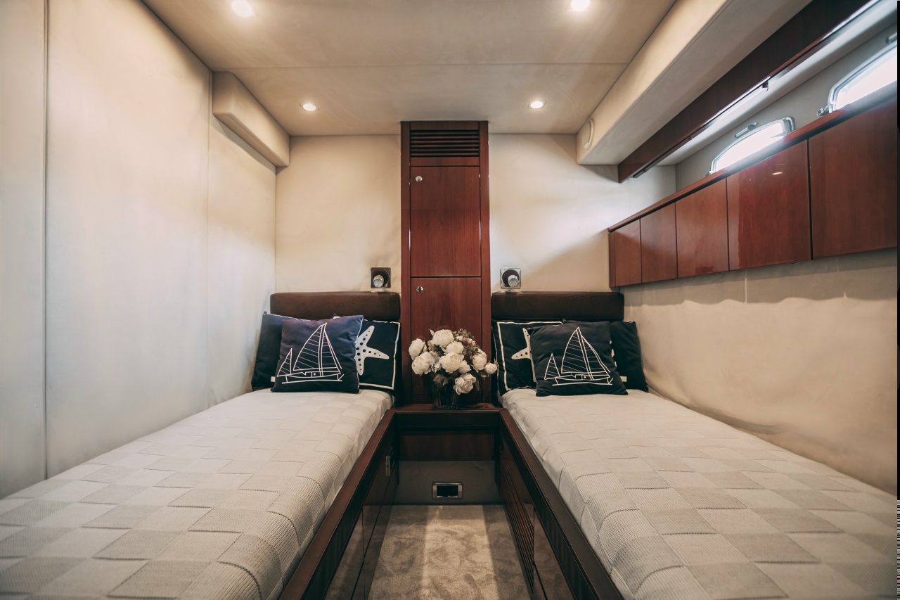 Аврора (Fairline 68)