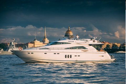 Аврора (Fairline 68)