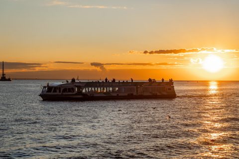 Джаз под разводными мостами на теплоходе «Ряпушка»