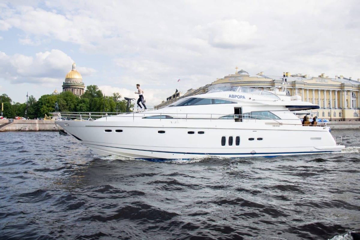 Аренда яхты Аврора (Fairline 68) в Санкт-Петербурге