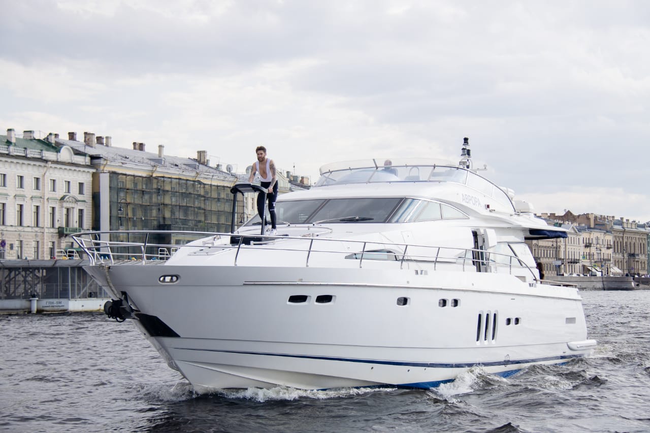 Аврора (Fairline 68)
