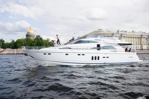 Аврора (Fairline 68)