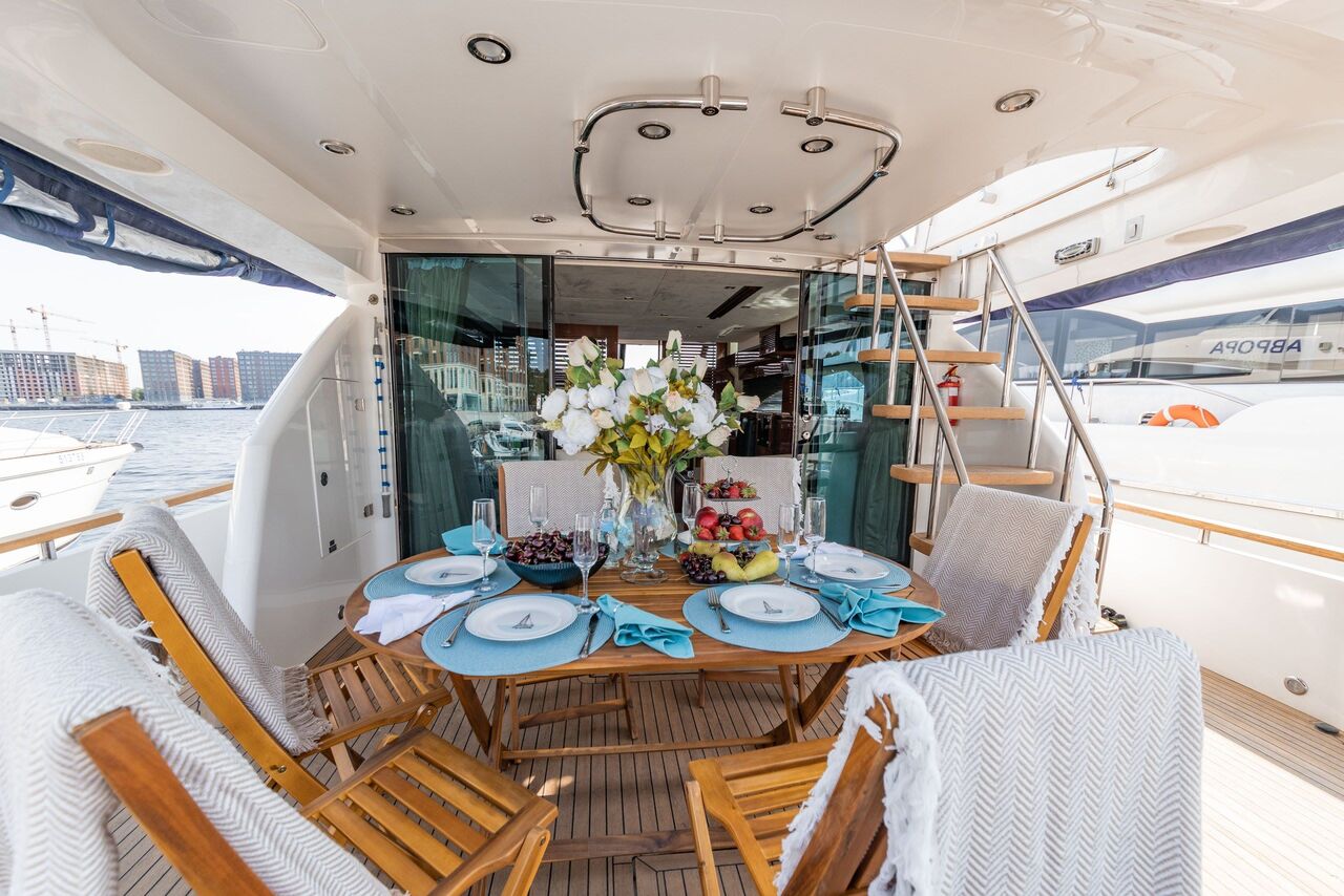 Аврора (Fairline 68)