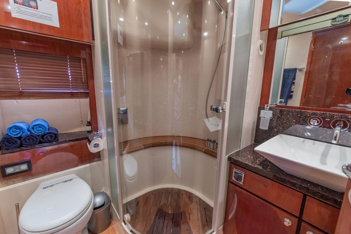 Аврора (Fairline 68)