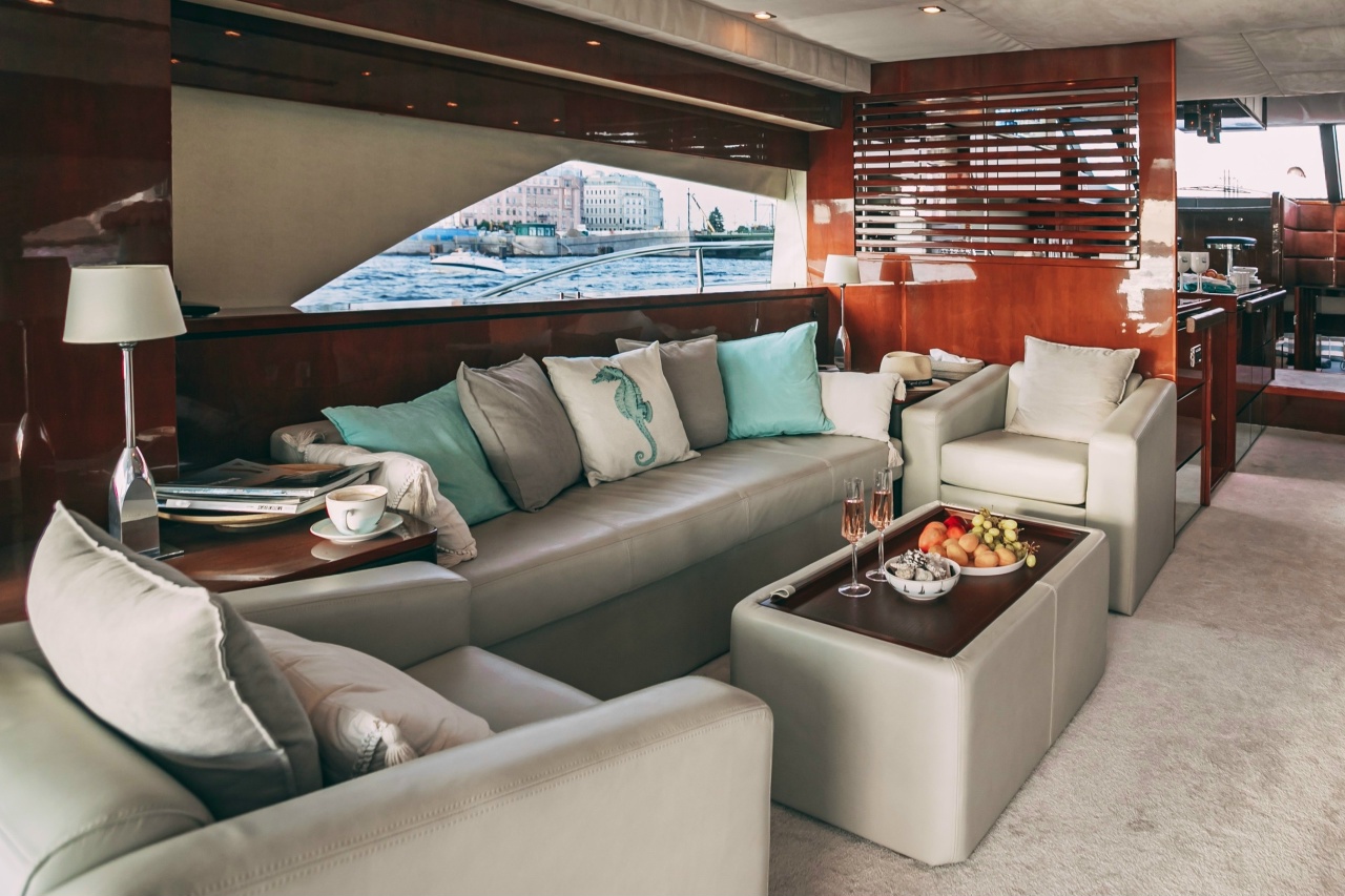 Аврора (Fairline 68)