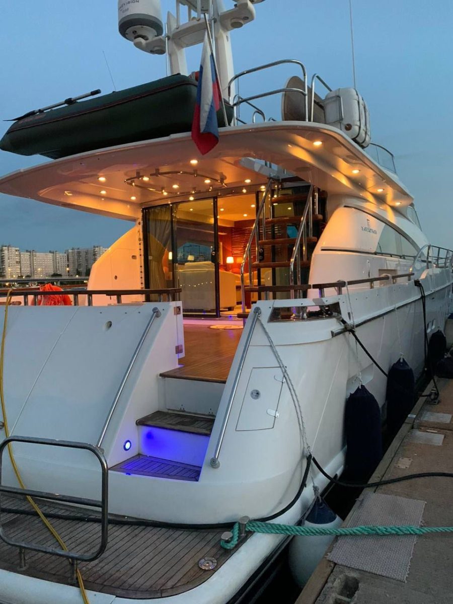 Аврора (Fairline 68)