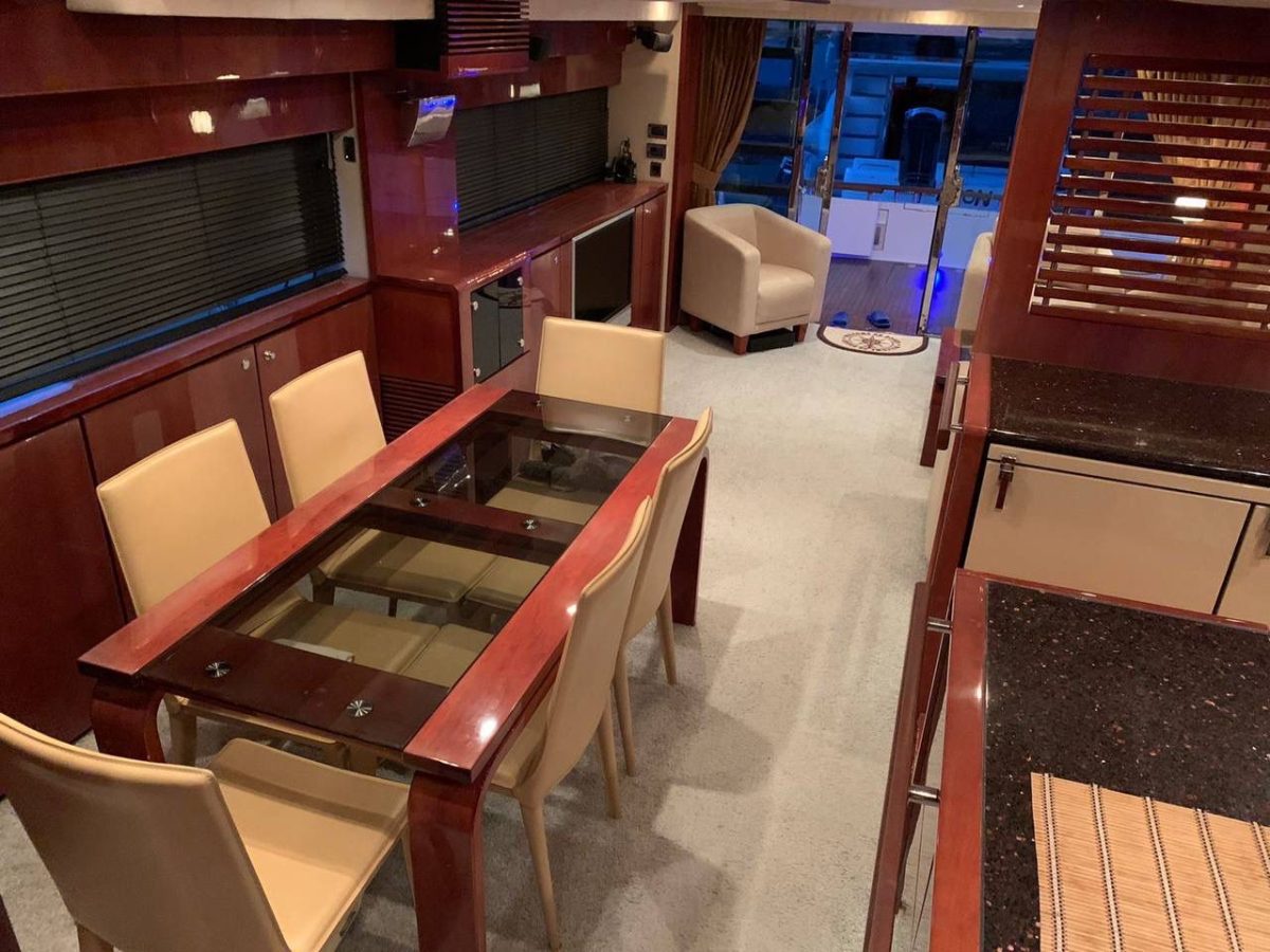 Аврора (Fairline 68)