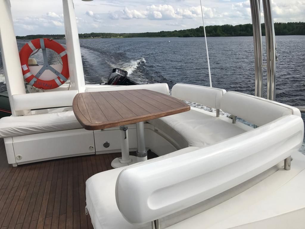 Аврора (Fairline 68)