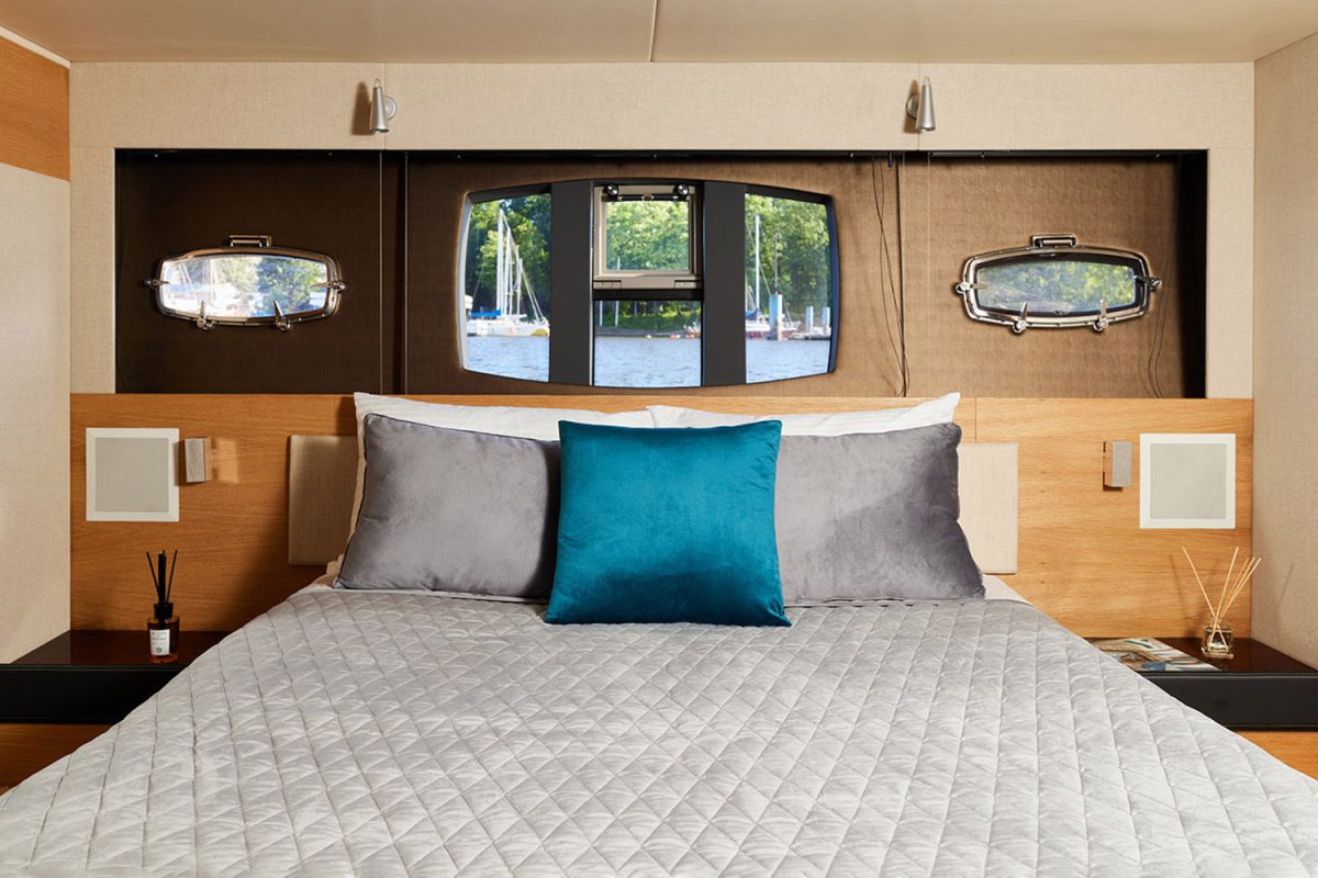 Fairline Squadron 65 / Фэирлайн Сквадрон