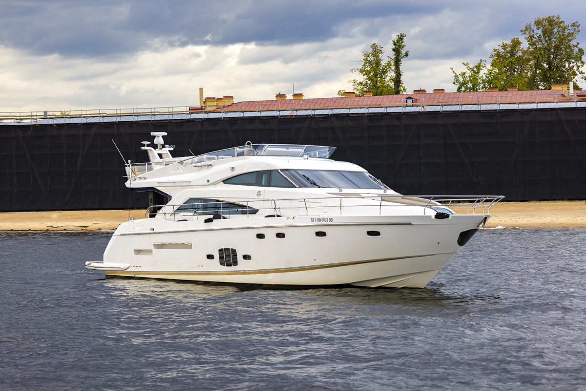 Fairline Squadron 65 / Фэирлайн Сквадрон