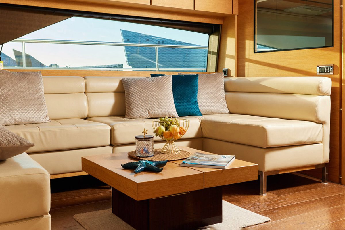 Fairline Squadron 65 / Фэирлайн Сквадрон