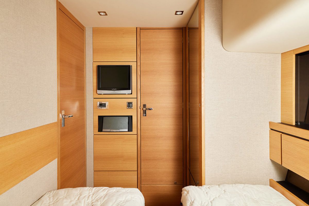 Fairline Squadron 65 / Фэирлайн Сквадрон