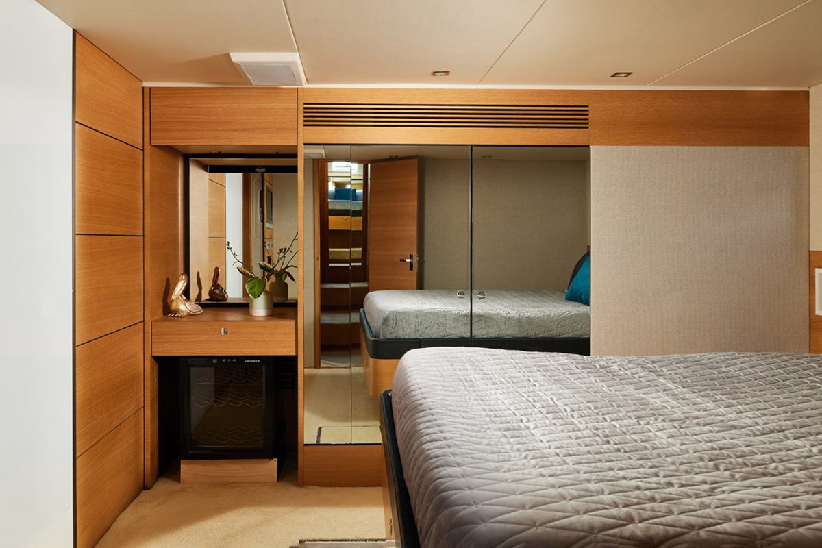 Fairline Squadron 65 / Фэирлайн Сквадрон