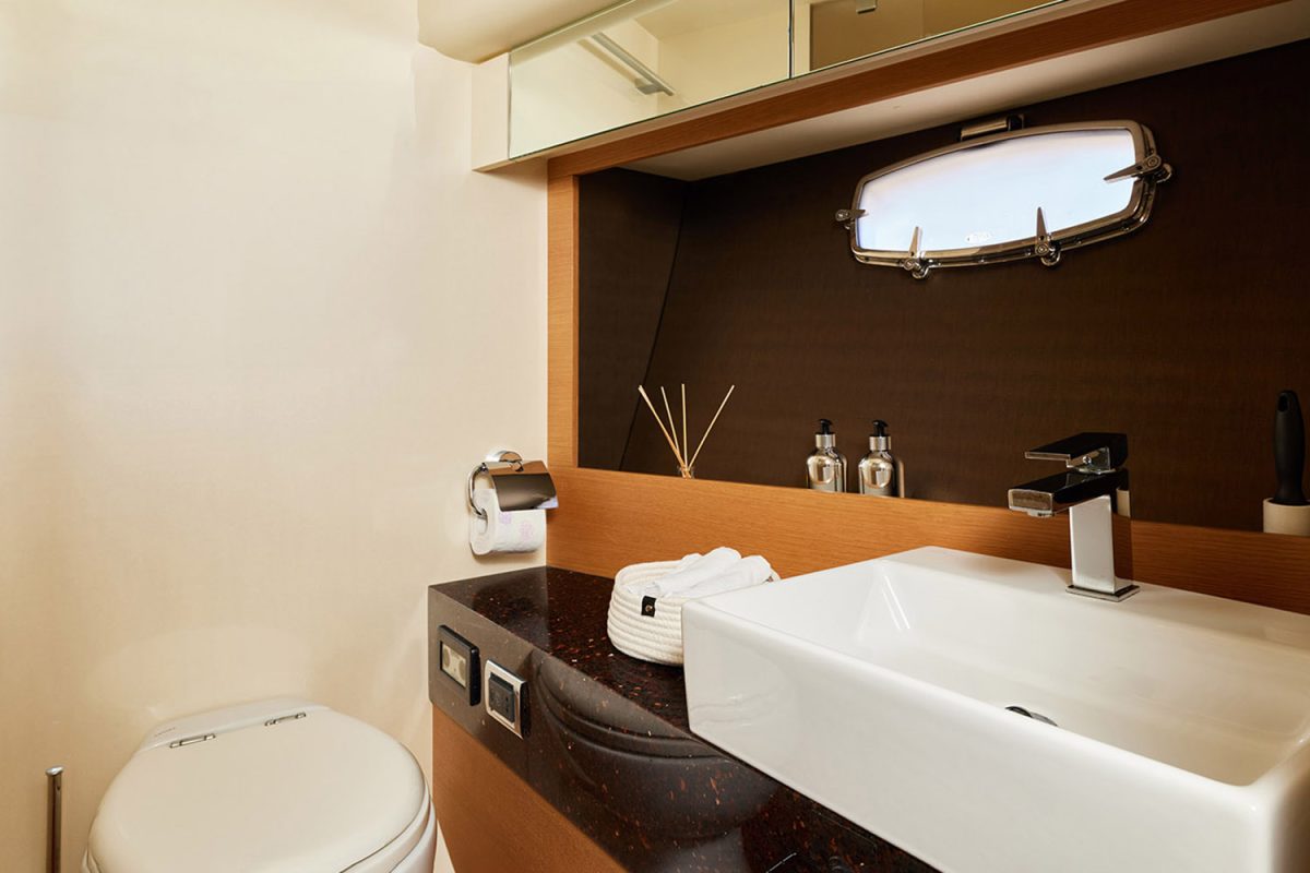 Fairline Squadron 65 / Фэирлайн Сквадрон