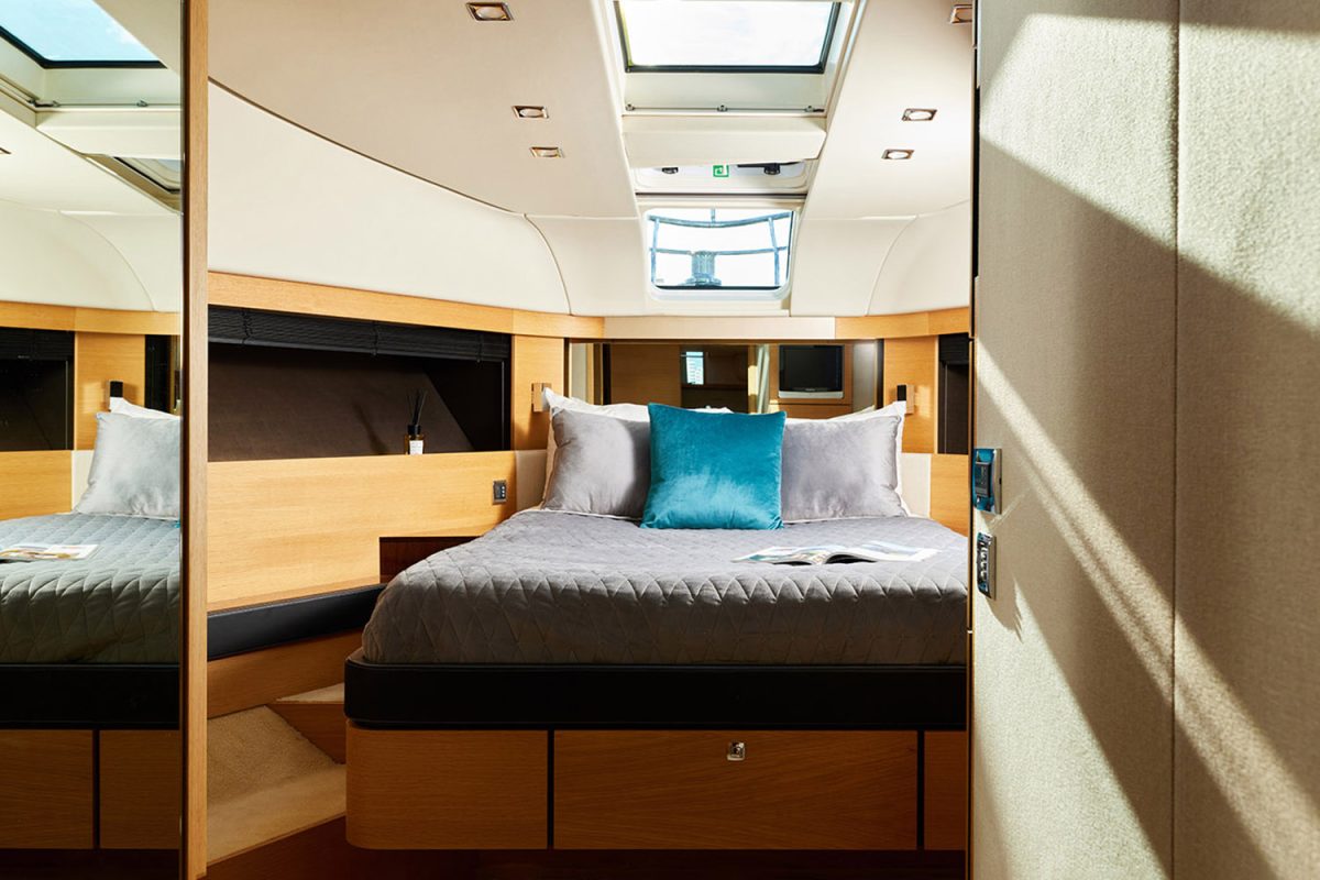 Fairline Squadron 65 / Фэирлайн Сквадрон