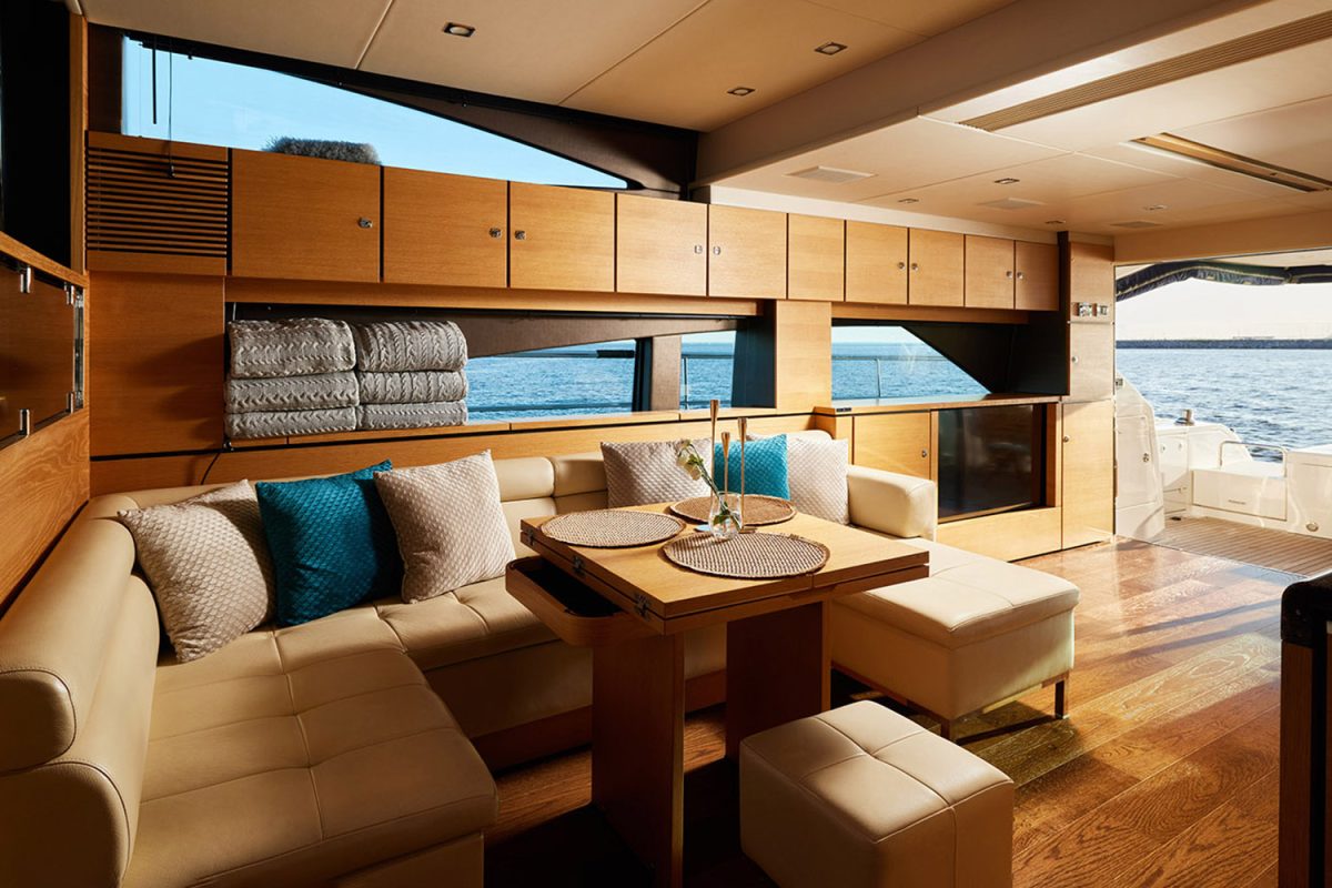 Fairline Squadron 65 / Фэирлайн Сквадрон