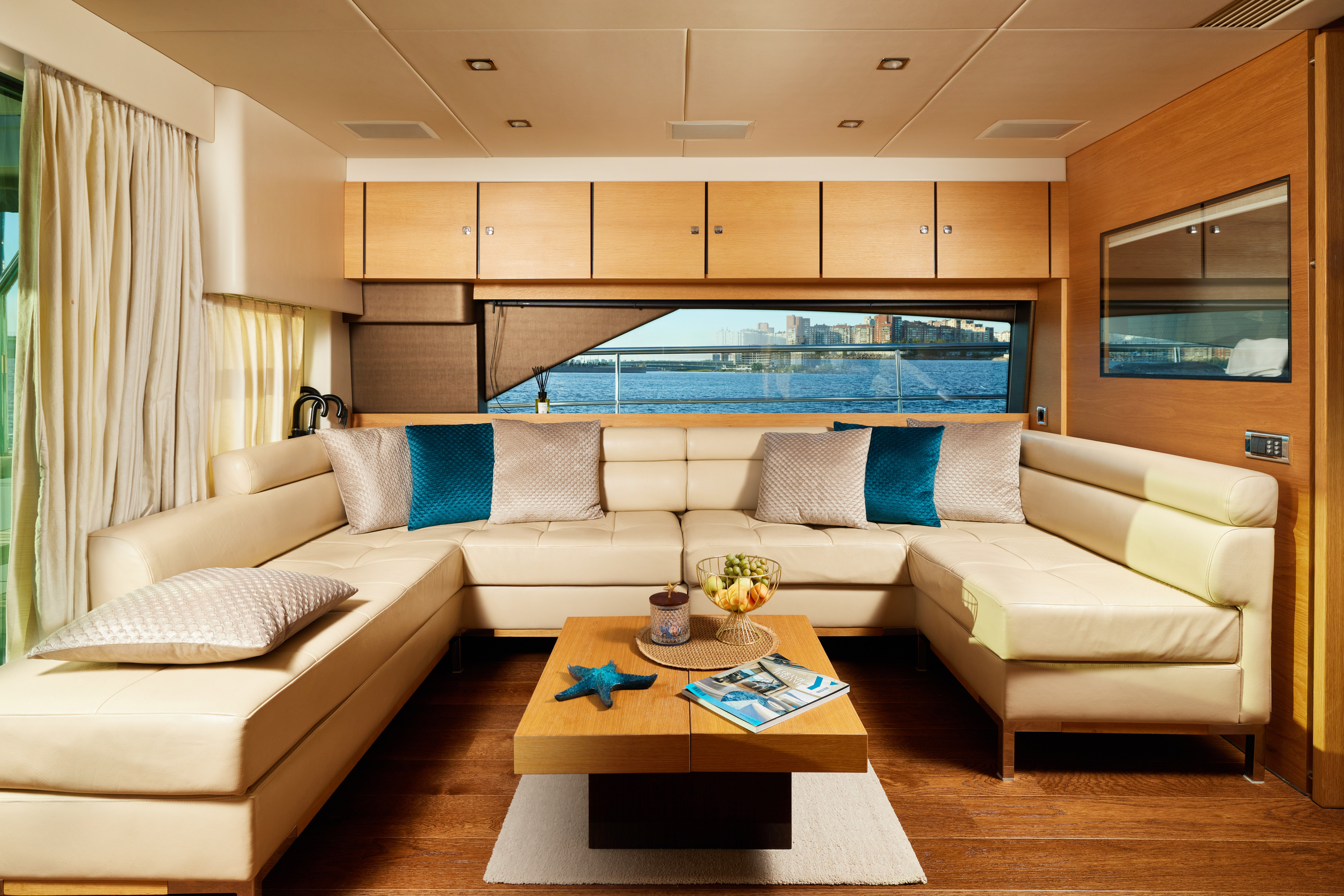 Fairline Squadron 65 / Фэирлайн Сквадрон