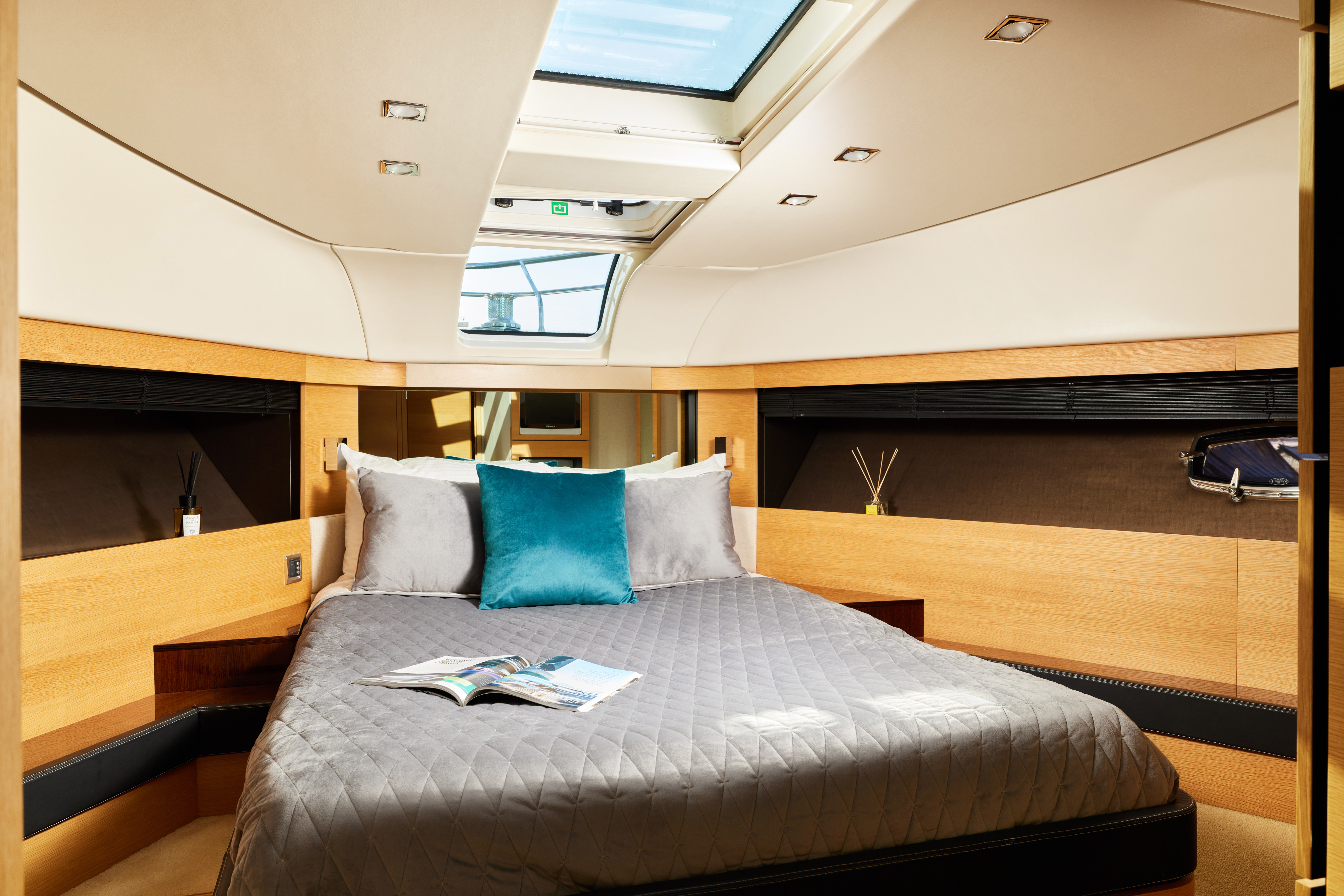 Fairline Squadron 65 / Фэирлайн Сквадрон