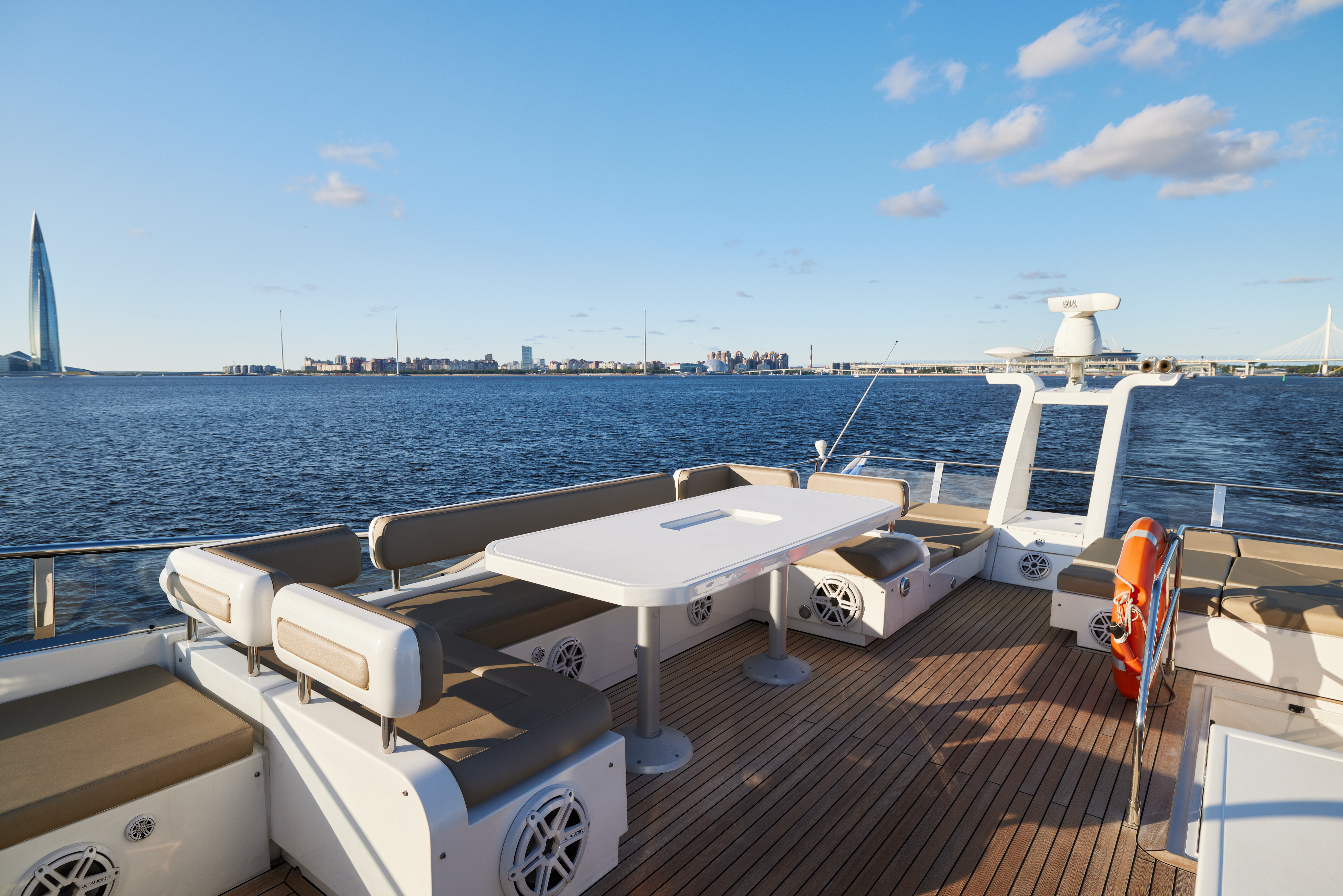 Fairline Squadron 65 / Фэирлайн Сквадрон