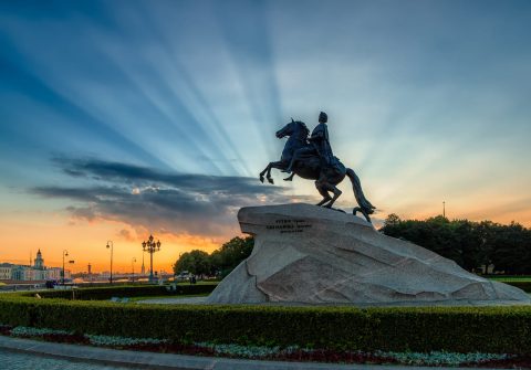 Парадная Нева с разводными мостами и новые достопримечательности Петербурга у Финского залива