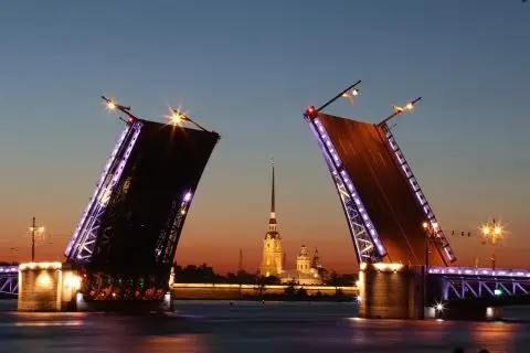 Разводные мосты в историческом центре Петербурга