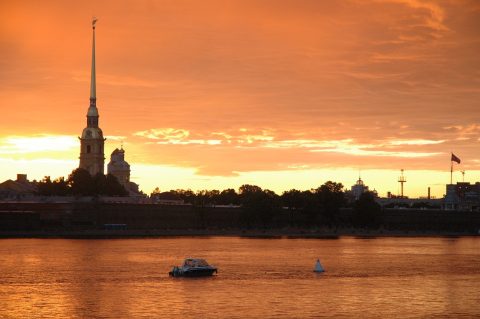 Прогулки по рекам и каналам центра Петербурга с разведенными мостами