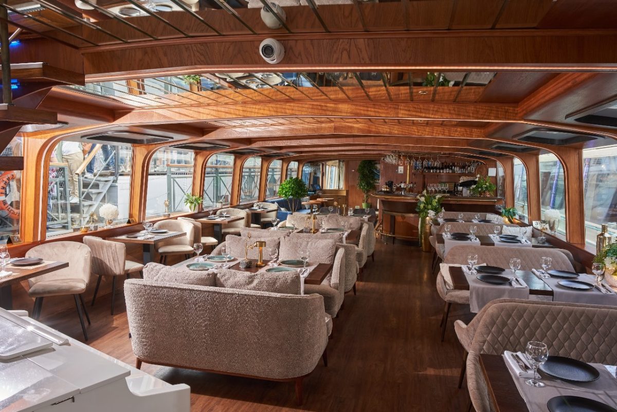 Джаз под разводными мостами на теплоходе «Ряпушка»