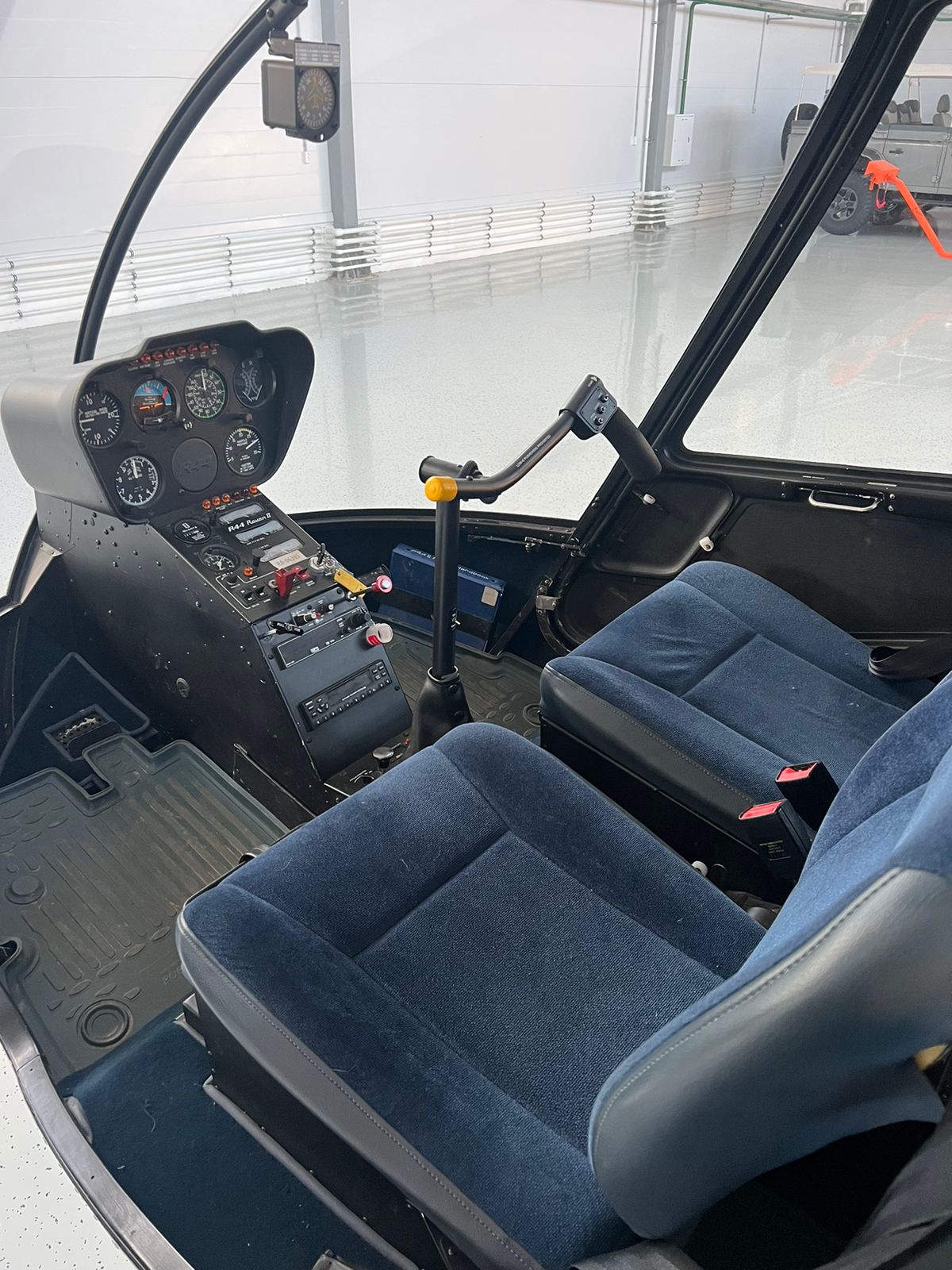 Robinson R44