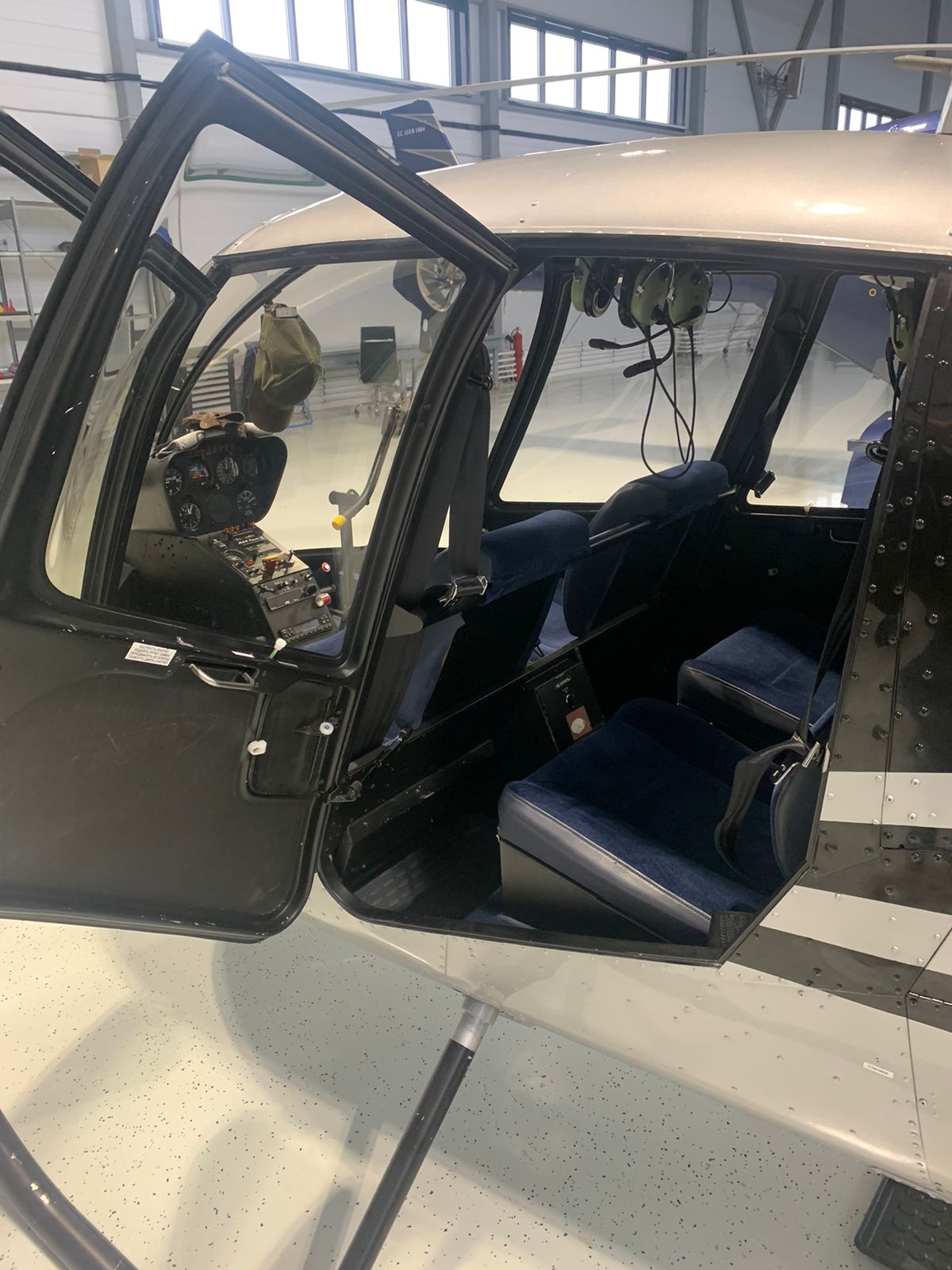Robinson R44